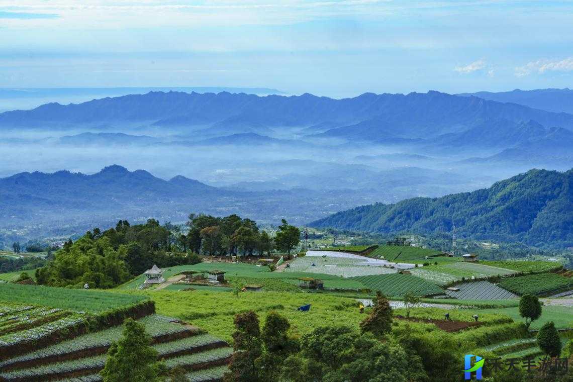 两峰夹溪之地：湿且无泥的诗意景致