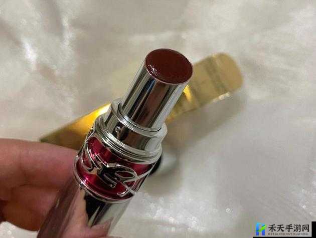 YSL 蜜桃色 774：打造清新甜美妆容的必备之选